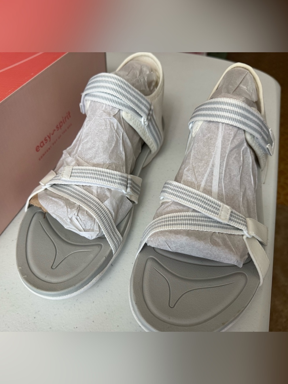 Easy Spirit Women's Light Gray Adjustable Strap Sport Sandals